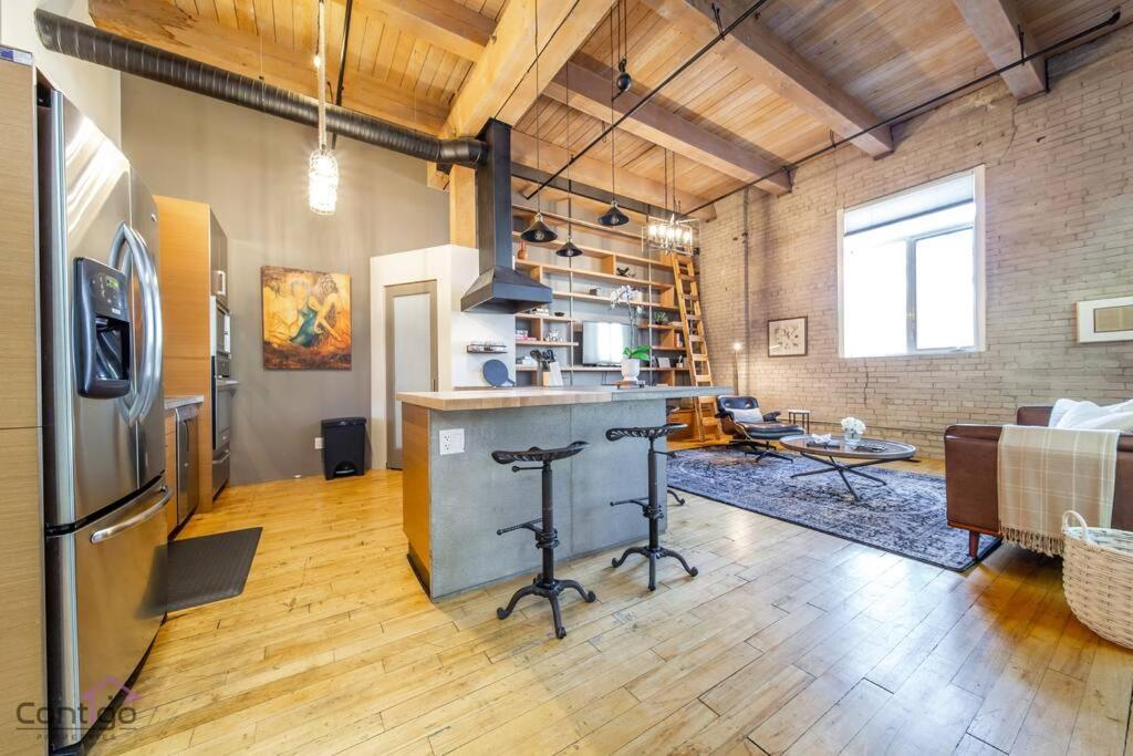 Historic Jd Loft, Near Ice District, Rogers Place, Ug Parking 埃德蒙顿 外观 照片