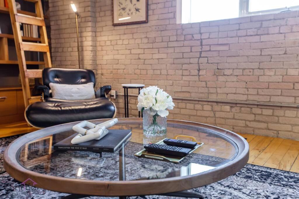Historic Jd Loft, Near Ice District, Rogers Place, Ug Parking 埃德蒙顿 外观 照片