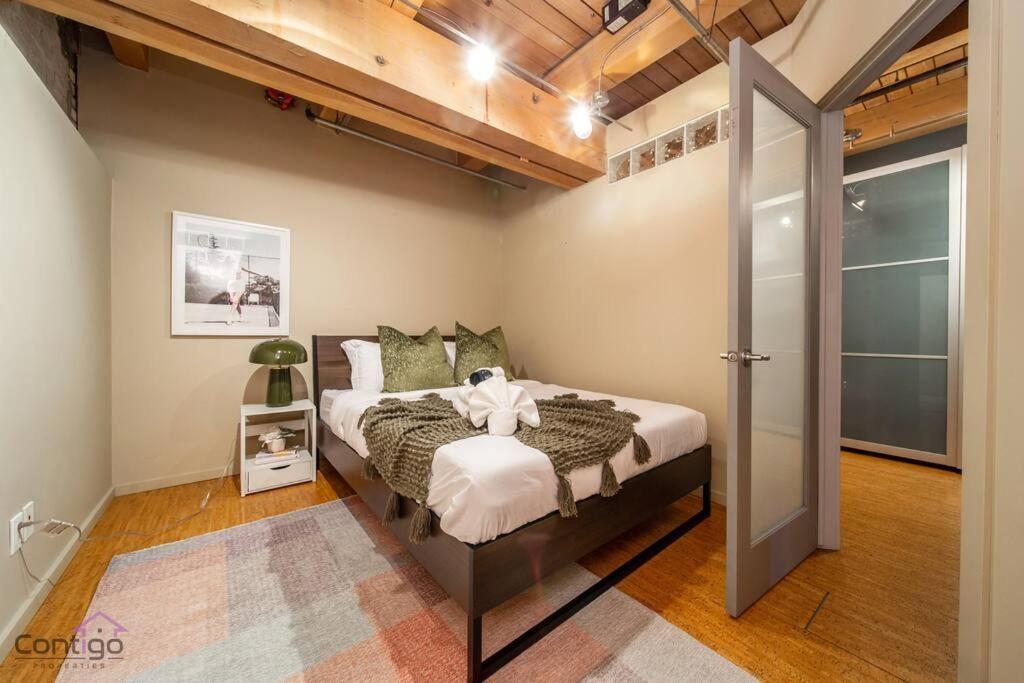 Historic Jd Loft, Near Ice District, Rogers Place, Ug Parking 埃德蒙顿 外观 照片